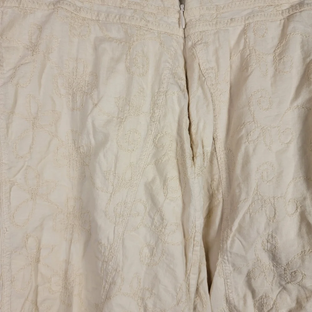 i.e. Chic Cream Midi Embroidered Skirt Women's Size‎ 10